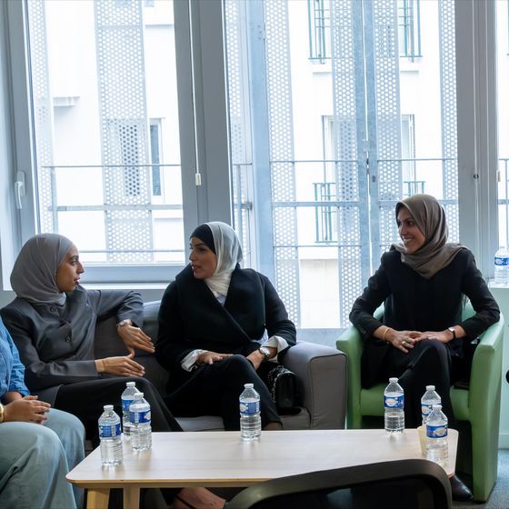 Échange entre membres lors d’une rencontre