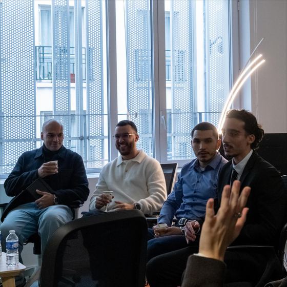 Membres en discussion lors d’un événement