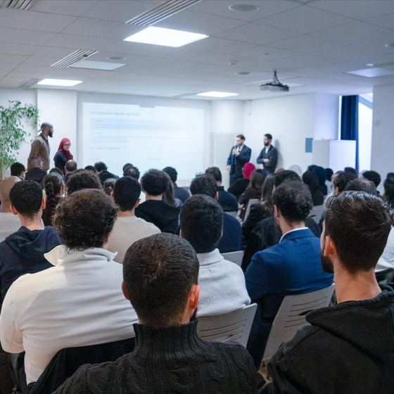 Conférence devant les membres